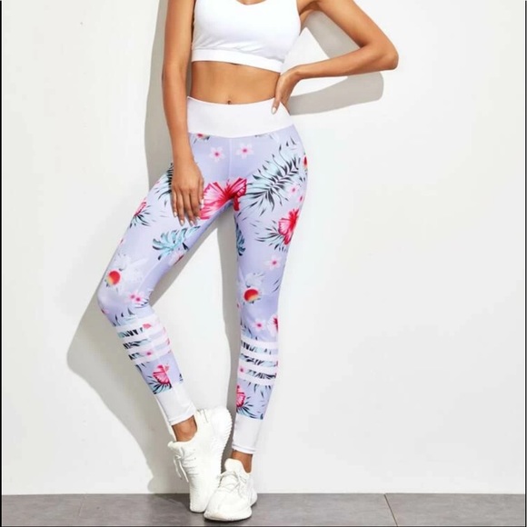 Pants - 🆕Floral & Striped Sports Leggings 🆕